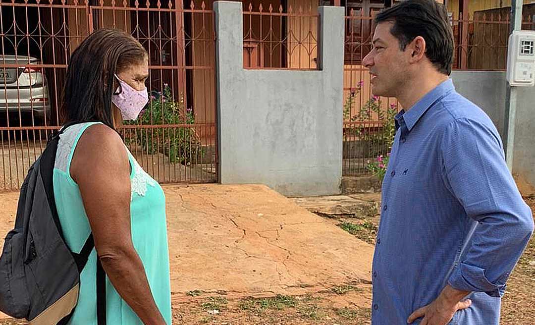 No segundo dia de campanha, Duarte conversa com moradores do Preventório e participa de panfletagem na Ceará