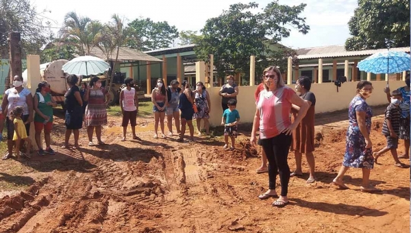 Moradores do Itucumã fazem manifestação contra obra da prefeitura de Rio Branco