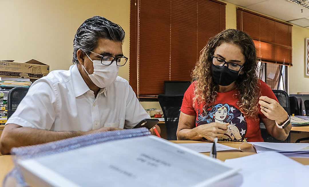 Líder da oposição diz que governo subestima receita para favorecer suplementações