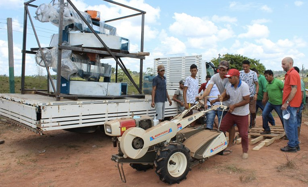 Governo conclui mais uma entrega de equipamentos de agroindústria no Juruá