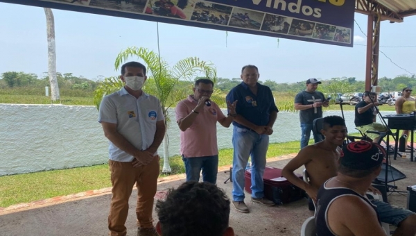 Jarbas Soster participa de reunião na zona rural de Rio Branco