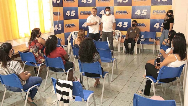 “Eu serei um prefeito que as pessoas vão ter acesso durante os quatro anos”, diz Minoru em reunião com apoiadores