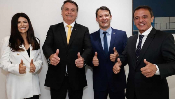 Bolsonaro declara apoio a Roberto Duarte em encontro em Brasília