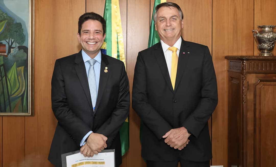 Acre será um dos primeiros a receber doses da vacina contra covid-19, confirma Bolsonaro a Cameli