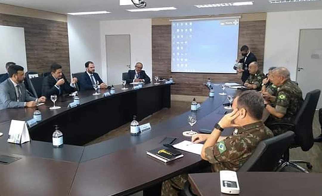 Em Brasília, Cameli pede ajuda do Exército no transporte de pontes que serão instaladas no interior