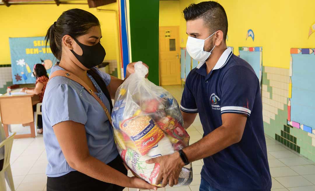 Prefeitura inicia terceira entrega de kits de merenda escolar e mais 10 mil famílias vão receber os alimentos