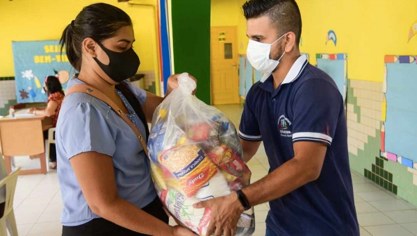 Prefeitura inicia terceira entrega de kits de merenda escolar e mais 10 mil famílias vão receber os alimentos