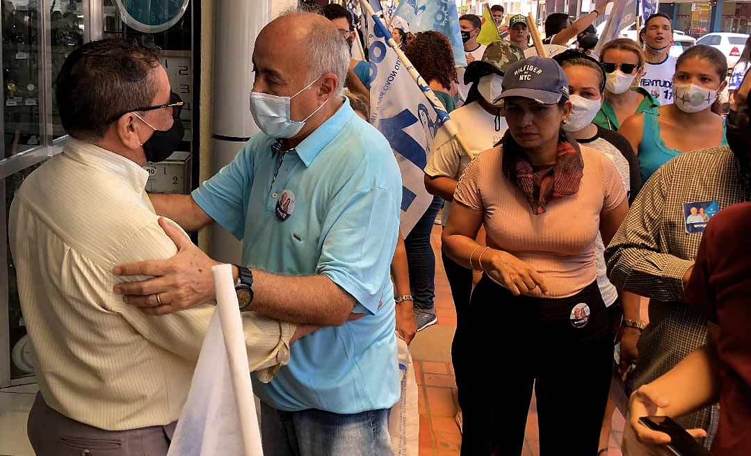 Comerciantes autônomos apoiam Bocalom durante caminhada e bandeiraço na capital