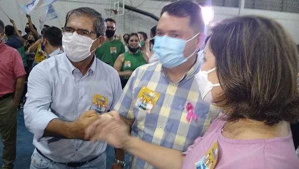 Após comunicar aos irmãos Rocha que não vai apoiar Minoru, Edvan Maciel comparece a evento de Socorro e confirma apoio à prefeita