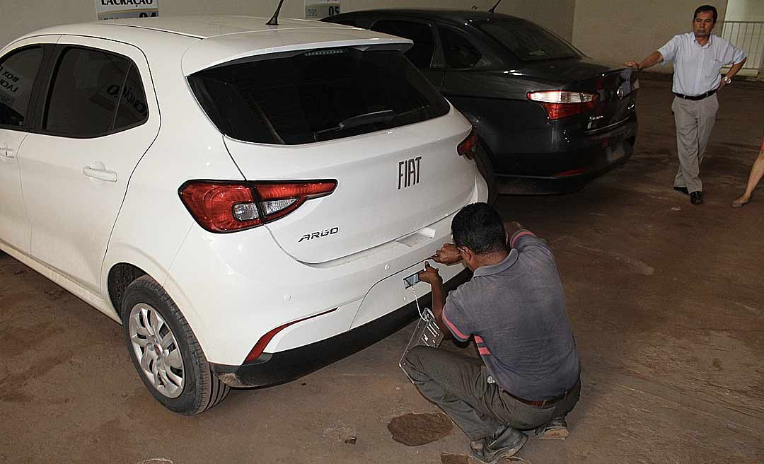 Em razão da pandemia, proprietários de veículos novos podem rodar sem placa em todo o país