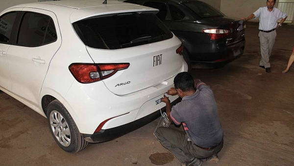 Em razão da pandemia, proprietários de veículos novos podem rodar sem placa em todo o país