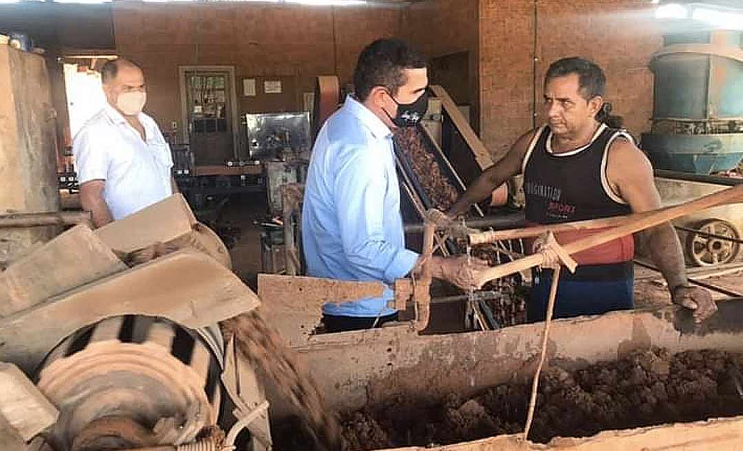 Candidato a prefeito Jamyl Asfury visita cerâmica e participa de reunião em construtora de Rio Branco