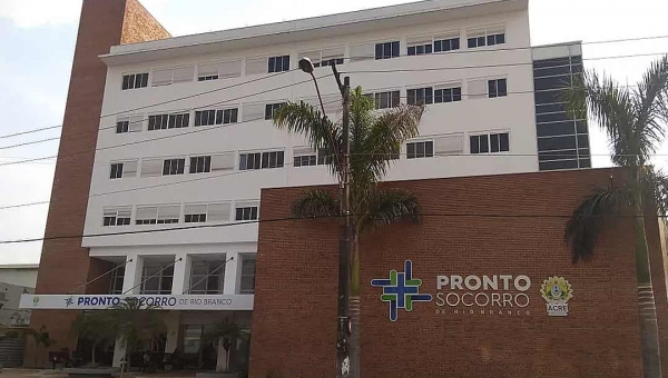 Paciente que sofreu acidente aguarda atendimento no PS desde as 13h desta sexta; "Ele será atendido", garante secretário