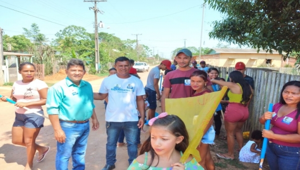 Barãozinho recebe apoio da comunidade da Vila do V, em Porto Acre