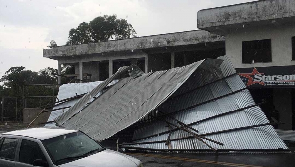 Forte temporal atinge Cruzeiro do Sul e causa prejuízos na cidade