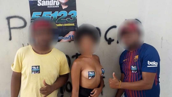 Em Rio Branco, eleitora seminua posa com adesivo de candidato nos seios e foto viraliza