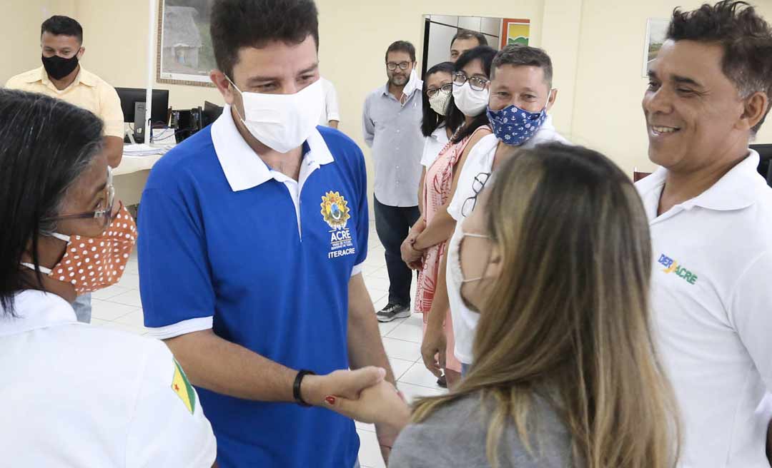 Em visita às instalações do Deracre e Seinfra, governador fala sobre obras e valorização do servidor