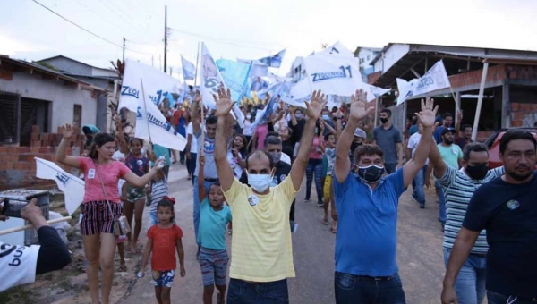 Candidatos Zequinha e Henrique realizam caminhada no bairro Saboeiro