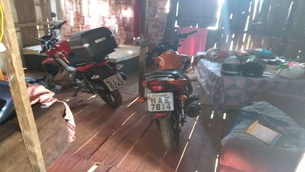 Após roubo, adolescentes são apreendidos pela PM com motocicletas roubadas