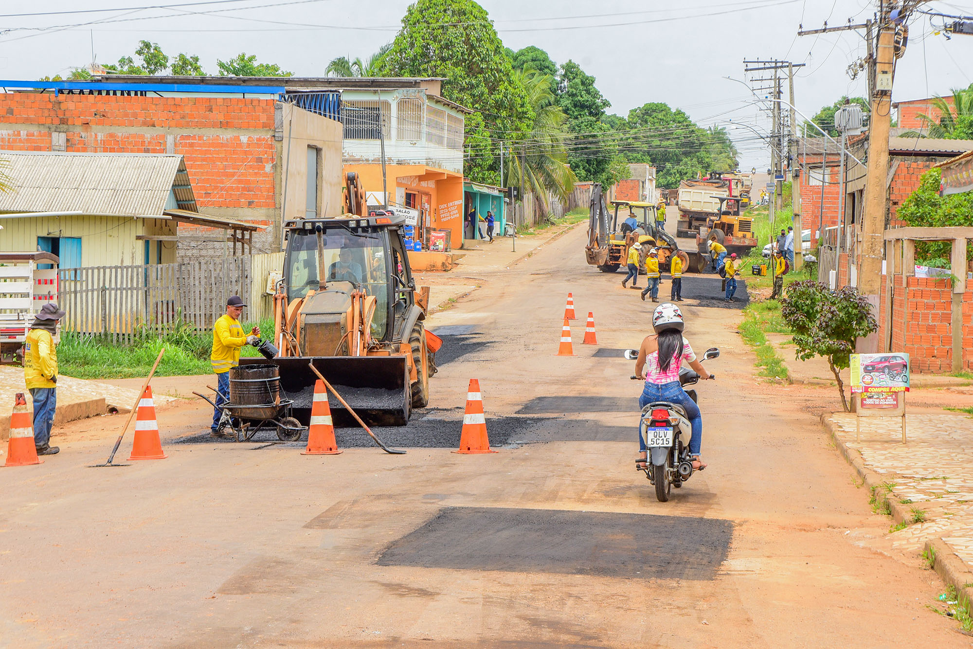 Prefeitura constrói rua no São Francisco e população comemora benefício