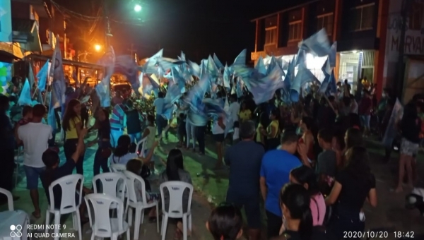 Maria Lucinéia inaugura comitê com a presença do deputado federal Jesus Sérgio e apoiadores em Tarauacá