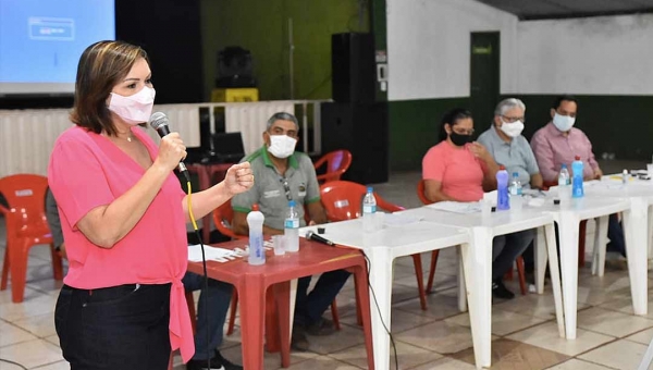 Socorro Neri recebe propostas para a melhoria dos planos de cargos e carreiras dos servidores municipais