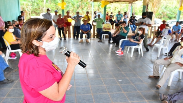 Comunidade do Catuaba agradece Socorro Neri pela recuperação do ramal 