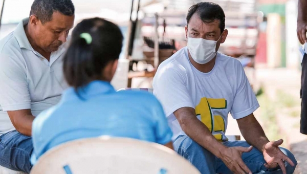 Roberto Duarte ouve reivindicações durante visita ao bairro da Paz e Manoel Julião