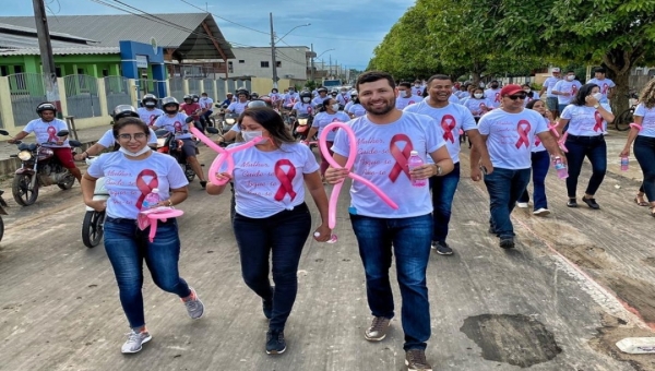 Caminhada em alusão ao “Outubro Rosa” é realizada em Tarauacá