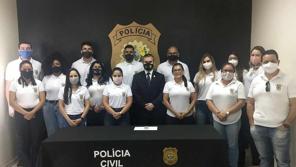 Alunos voluntários do curso de formação de conciliadores da Policia Civil participam de mutirão em Porto Acre e Vila do “V”