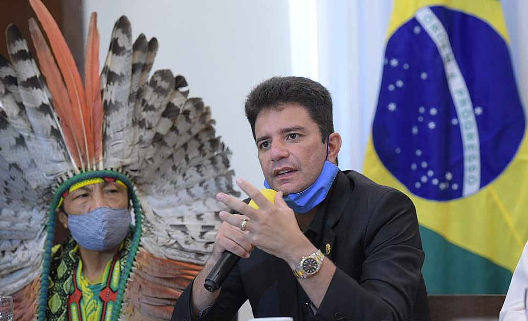 Reunidos no Palácio Rio Branco, Gladson Cameli e líderes indígenas discutem demandas apresentadas ao Estado