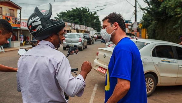 Em visita aos bairros Eldorado e Cadeia Velha, Roberto Duarte reforça plano de governo