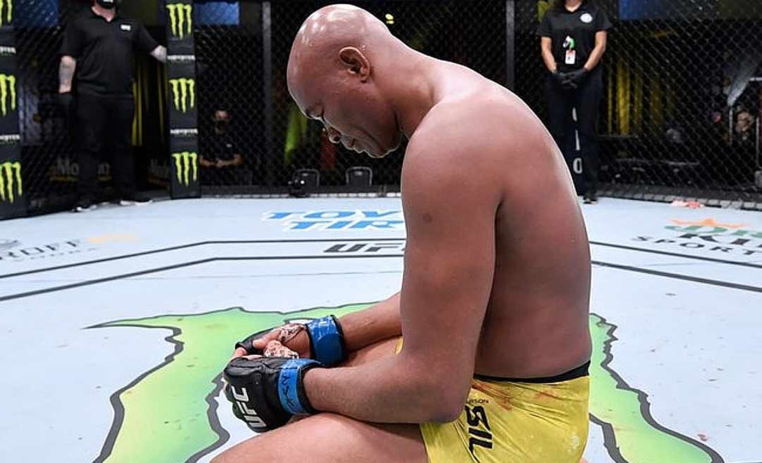 Anderson Silva perde em adeus e Dana se arrepende: 'não deveria mais lutar'