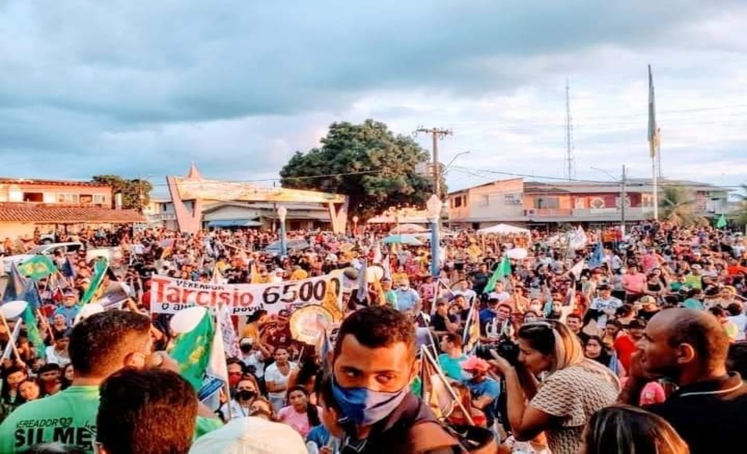 Francimar Fernandes é recepcionado por uma multidão em Feijó ao chegar da zona rural