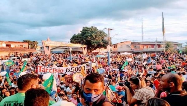 Francimar Fernandes é recepcionado por uma multidão em Feijó ao chegar da zona rural