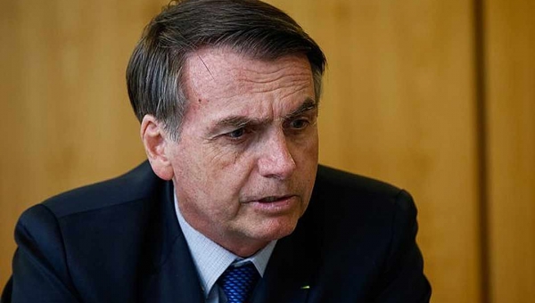 Presidente Bolsonaro volta a considerar compra de vacina desenvolvida na China, diz coluna