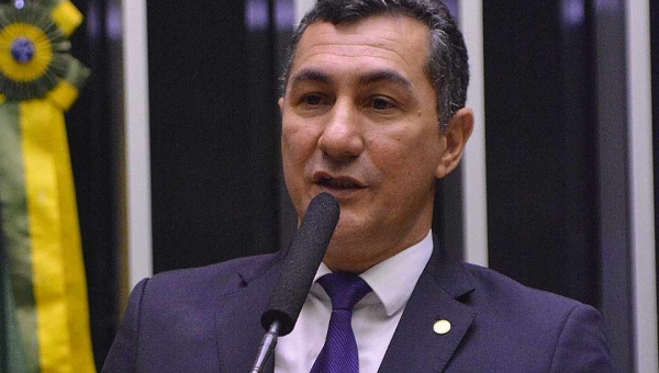 Jesus Sérgio envia ao Governo Federal propostas para ajudar a criar o programa social que substituirá o auxílio emergencial