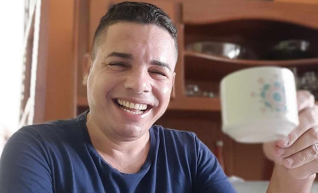 Ativista gay chama Roberto e Minoru de homofóbicos; Roberto refuta e Minoru não responde