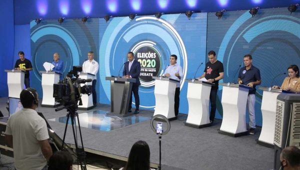 Debate na TV Gazeta foi marcado por discussões bobas e alfinetadas