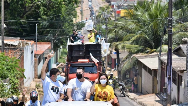 Em clima de festa, Socorro Neri e Eduardo Ribeiro fazem carreata nas regionais do Tancredo Neves e São Francisco