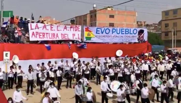 Evo Morales retorna à Bolívia ao som de fanfarra e seguido por uma caravana de 800 carros