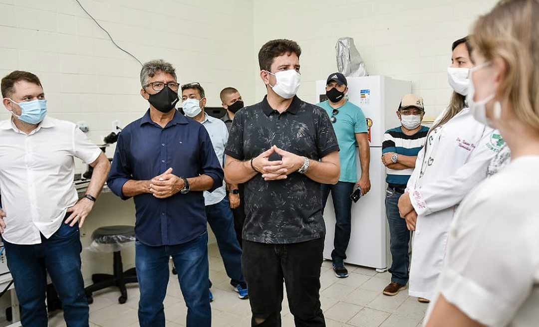 “Saúde dos acreanos é prioridade”, diz Gladson em entrega de laboratório em Xapuri