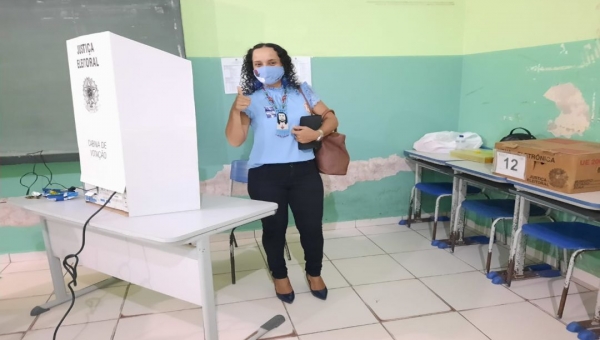 Maria Lucinéia foi a última a votar em Tarauacá entre os candidatos a prefeito