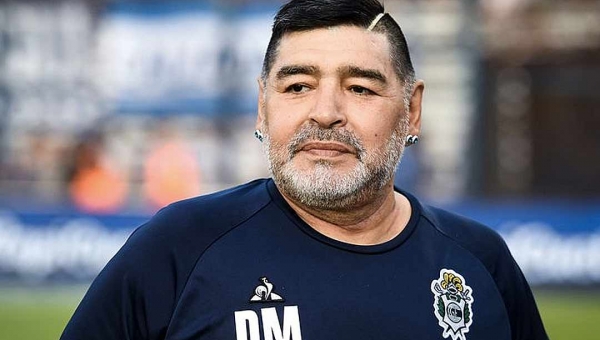 Diego Maradona morre aos 60 anos após sofrer parada cardiorrespiratória