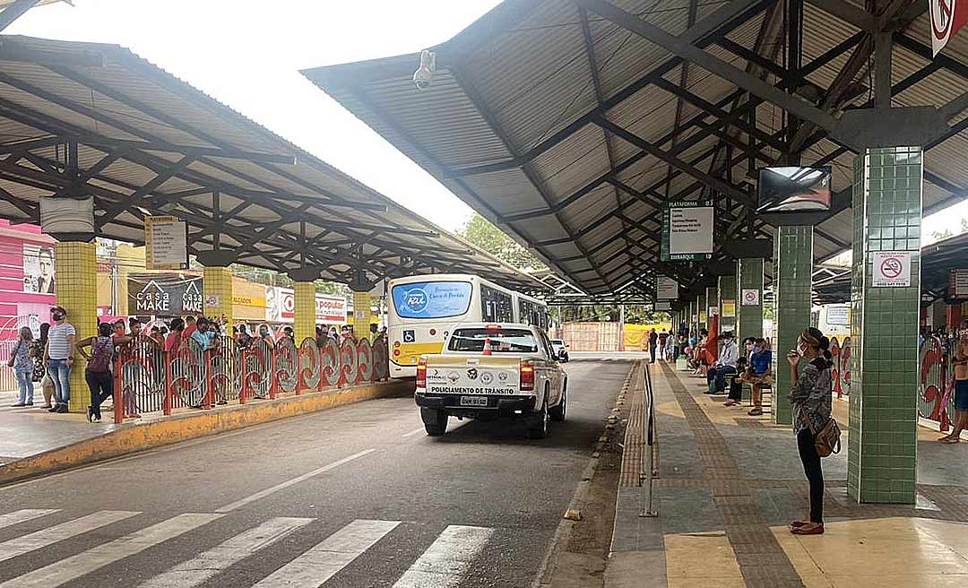 Terminal Urbano de Rio Branco amanhece com pouca movimentação neste domingo de 2º Turno