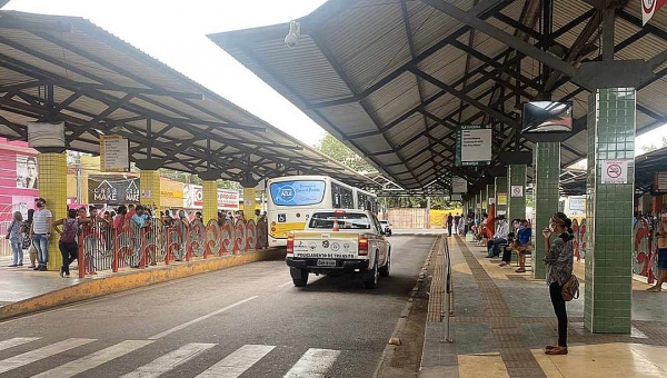 Terminal Urbano de Rio Branco amanhece com pouca movimentação neste domingo de 2º Turno