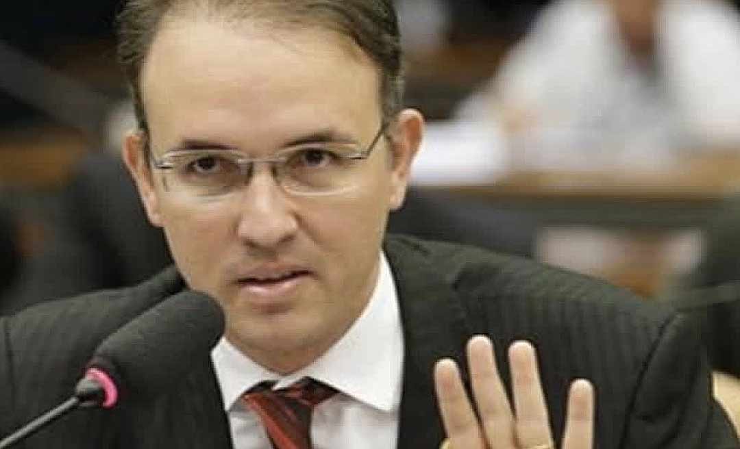 Deputado federal Leo de Brito cumprimenta prefeito eleito de Rio Branco