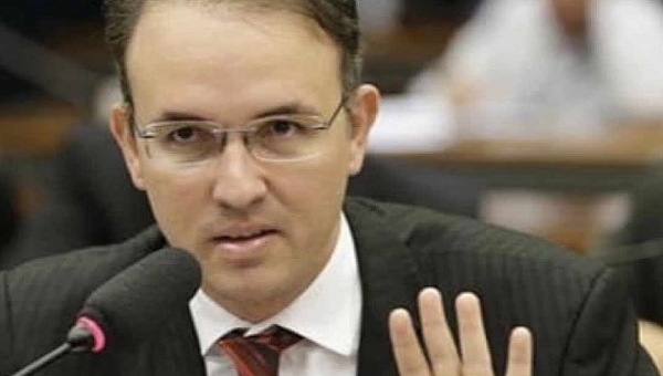 Deputado federal Leo de Brito cumprimenta prefeito eleito de Rio Branco