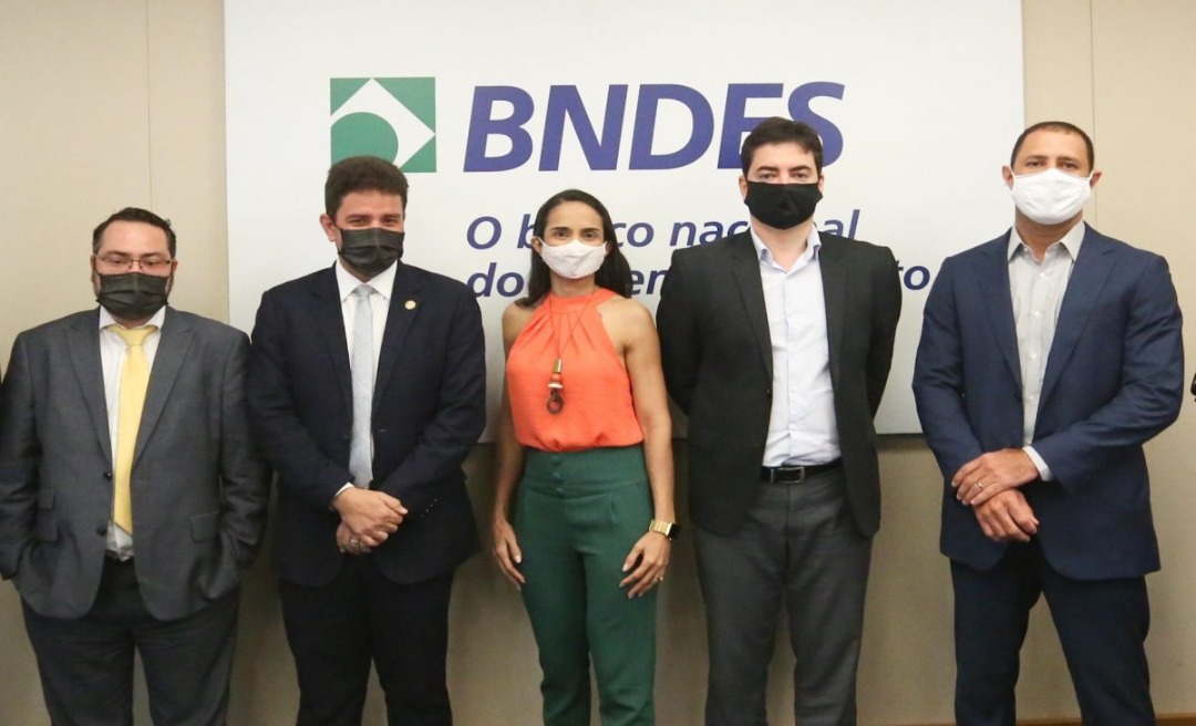 Governador pede ajuda ao BNDES para melhorar serviço de água e esgoto