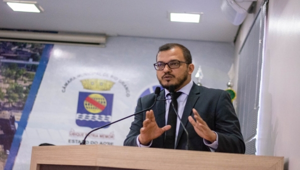 “Bocalom nem assumiu e já quer retirar o direito da passagem de 1 real dos estudantes”, critica Forneck